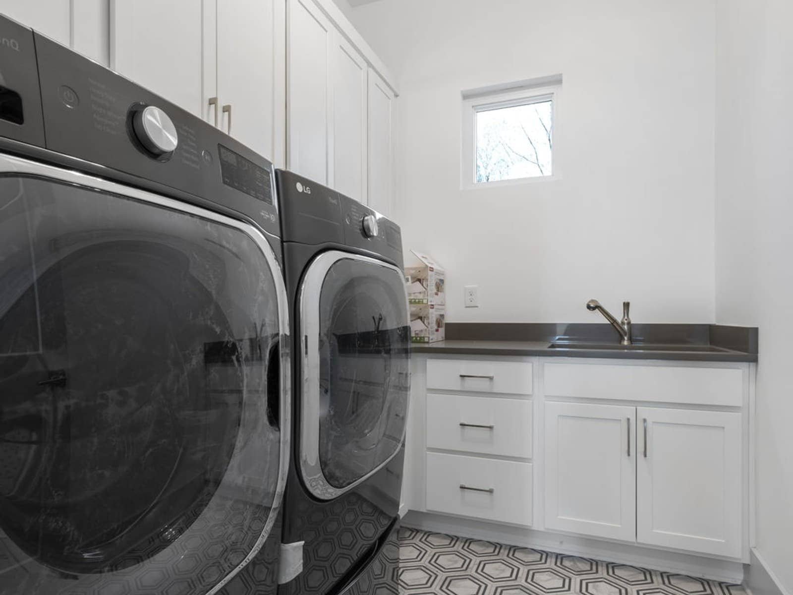 Vining Modern Living - Image 8